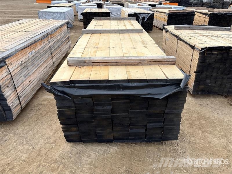 Quantity of (147) 2 x 8 x 14 ft Lumber Andre komponenter