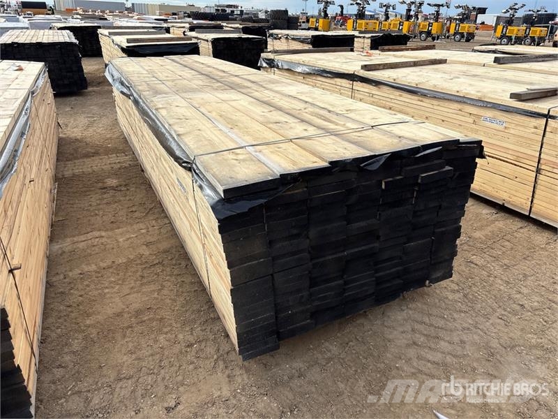 Quantity of (147) 2 x 8 x 16 ft Lumber Andre komponenter