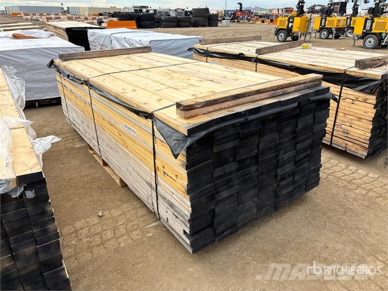 Quantity of (147) 2 x 8 x 10 ft Lumber Andre komponenter