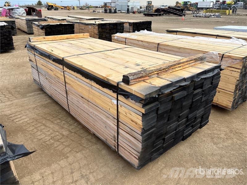Quantity of (147) 2 x 8 x 10 ft Lumber Andre komponenter