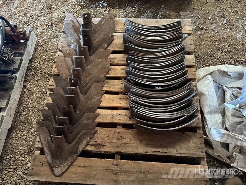 Quantity of (15) 15 in Cultivator Shovel, (40) 17 Andre komponenter