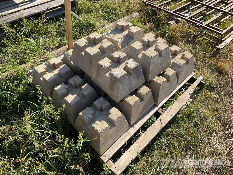  Quantity of (15) Deck Foundation Blocks مكونات أخرى
