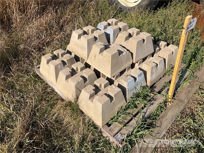  Quantity of (15) Deck Foundation Blocks مكونات أخرى