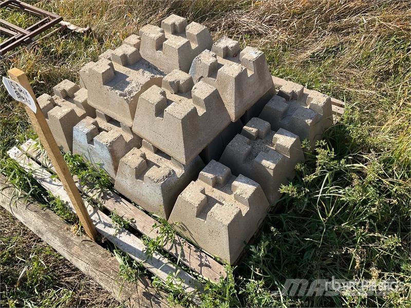  Quantity of (15) Deck Foundation Blocks مكونات أخرى