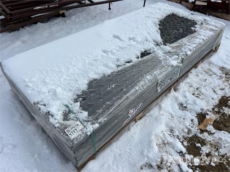  Quantity of (15)  FPM 94 in x 41 in Mats (Unused) Ostalo za građevinarstvo