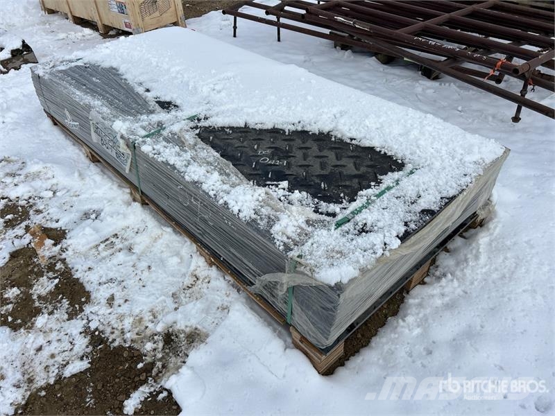  Quantity of (15)  FPM 94 in x 41 in Mats (Unused) Ostalo za građevinarstvo