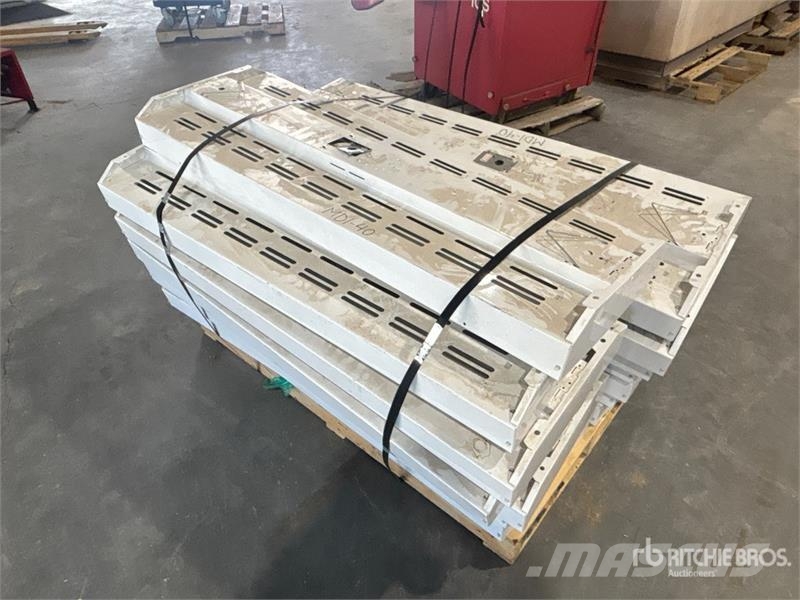 Quantity of (15) Neon Bulbs and Lighting Fixtures Drugi deli