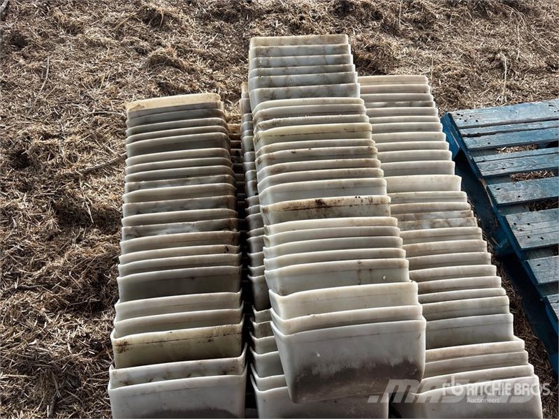  Quantity of (150) Plastic Leg Cups Drugi deli