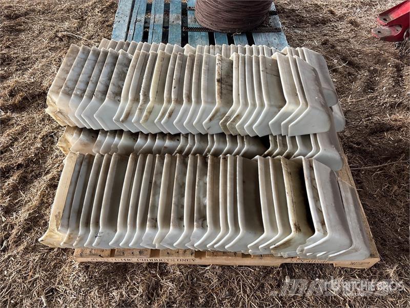  Quantity of (150) Plastic Leg Cups Drugi deli
