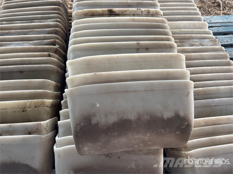  Quantity of (150) Plastic Leg Cups Drugi deli