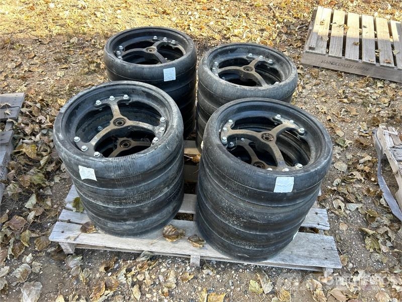  Quantity of (16) 3 Spoke Gauge Wheels مكونات أخرى