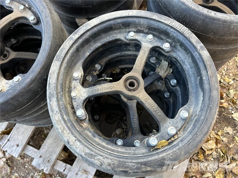  Quantity of (16) 3 Spoke Gauge Wheels مكونات أخرى
