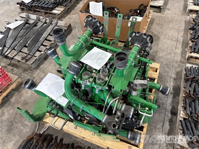 Quantity of (16) John Deere 1870 Air Hoe Drill Dis Andre komponenter