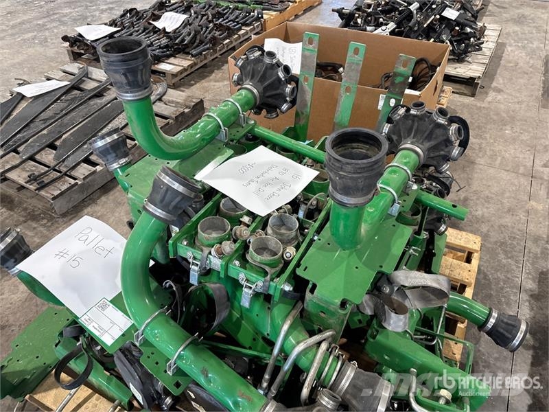 Quantity of (16) John Deere 1870 Air Hoe Drill Dis Andre komponenter