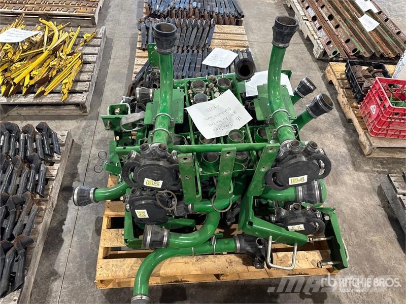 Quantity of (16) John Deere 1870 Air Hoe Drill Dis Andre komponenter