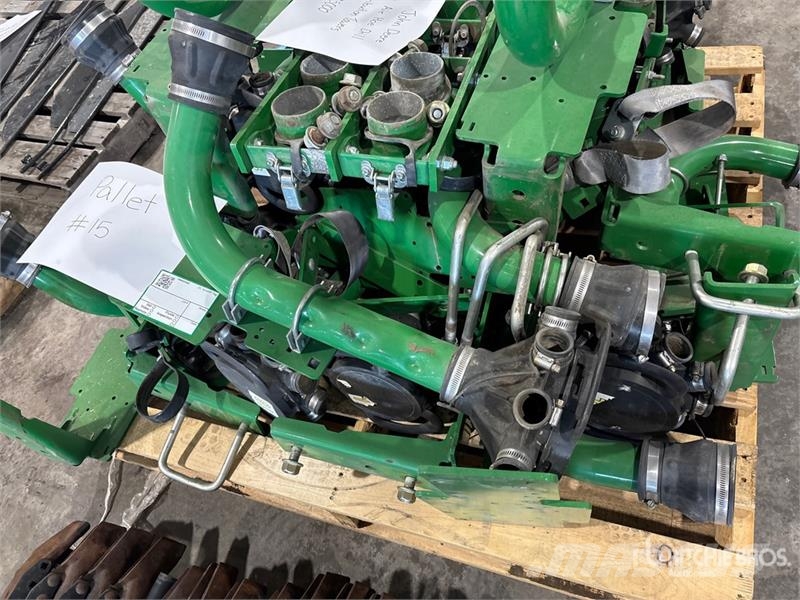 Quantity of (16) John Deere 1870 Air Hoe Drill Dis Andre komponenter