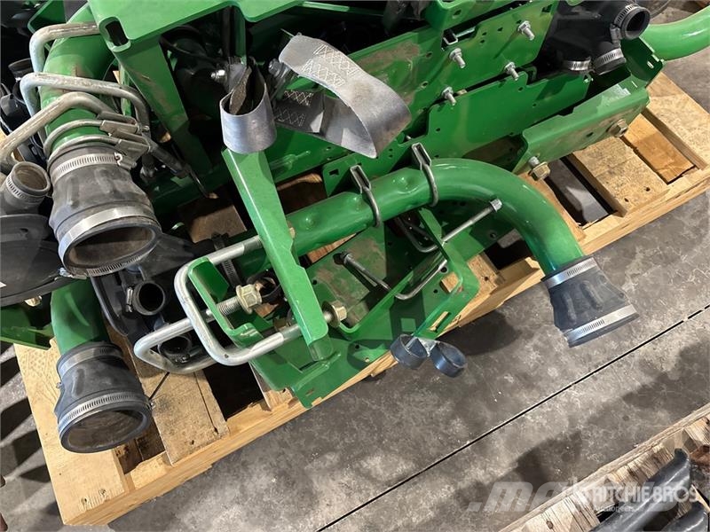 Quantity of (16) John Deere 1870 Air Hoe Drill Dis Andre komponenter