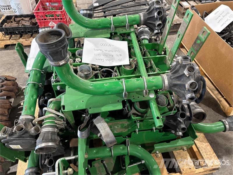 Quantity of (16) John Deere 1870 Air Hoe Drill Dis Andre komponenter
