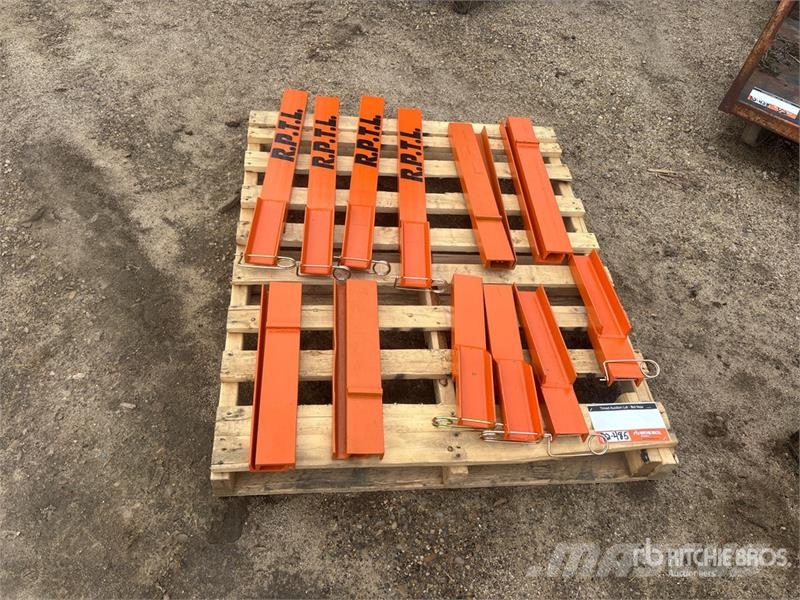  Quantity of (16) Miscellaneous Trailer Stakes Строителство - Други