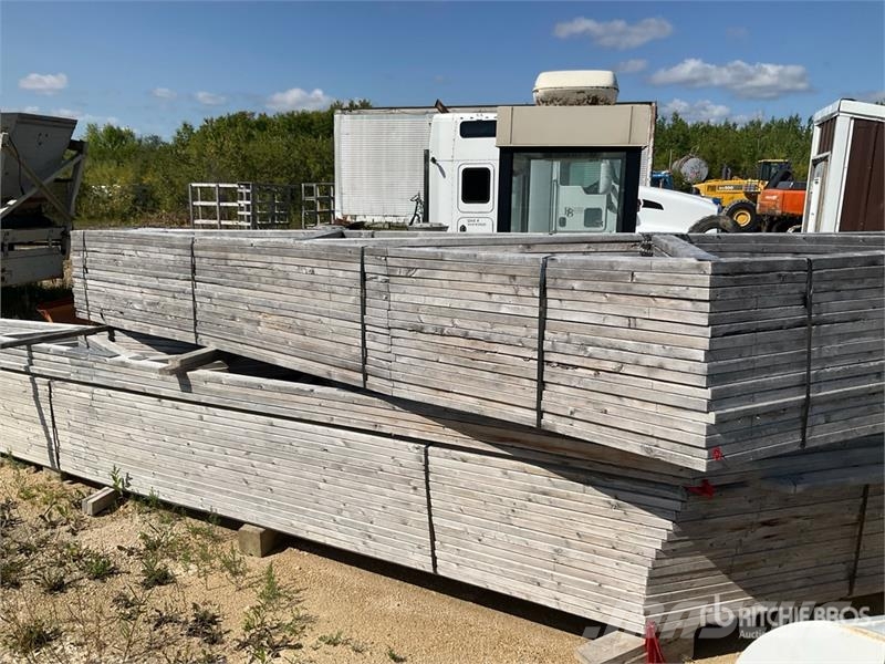Quantity of (17) 24 ft Rafters (Unused) Drugi deli