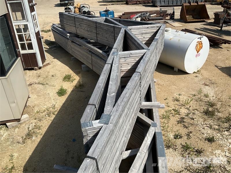 Quantity of (17) 24 ft Rafters (Unused) Drugi deli