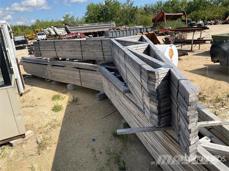 Quantity of (17) 24 ft Rafters (Unused) Drugi deli