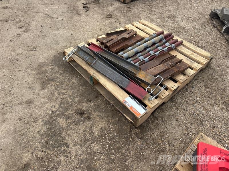 Quantity of (17) Miscellaneous Trailer Stakes Строителство - Други