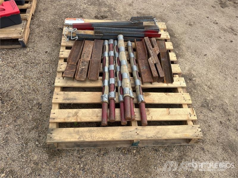 Quantity of (17) Miscellaneous Trailer Stakes Строителство - Други