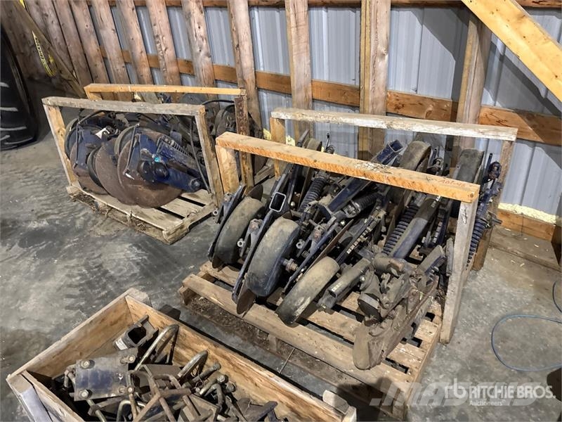 Quantity of (17) Morris Mid Row Banders Lauksaimniecība- Citi