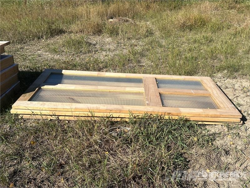 Quantity of (17) Roll-Up Sheet Doors, Wood & Glass Andre komponenter