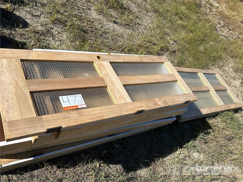 Quantity of (17) Roll-Up Sheet Doors, Wood & Glass Andre komponenter