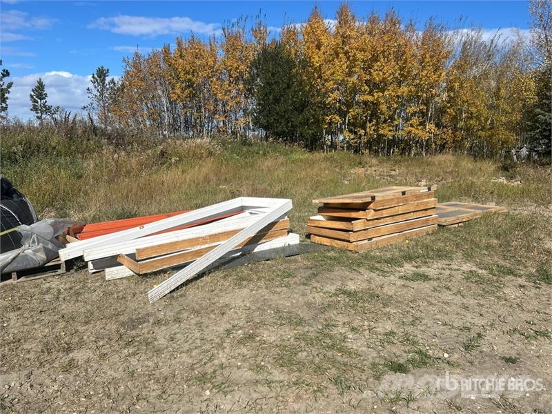Quantity of (17) Roll-Up Sheet Doors, Wood & Glass Andre komponenter