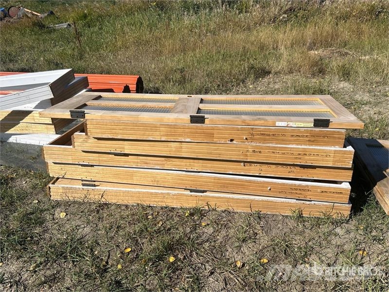 Quantity of (17) Roll-Up Sheet Doors, Wood & Glass Andre komponenter