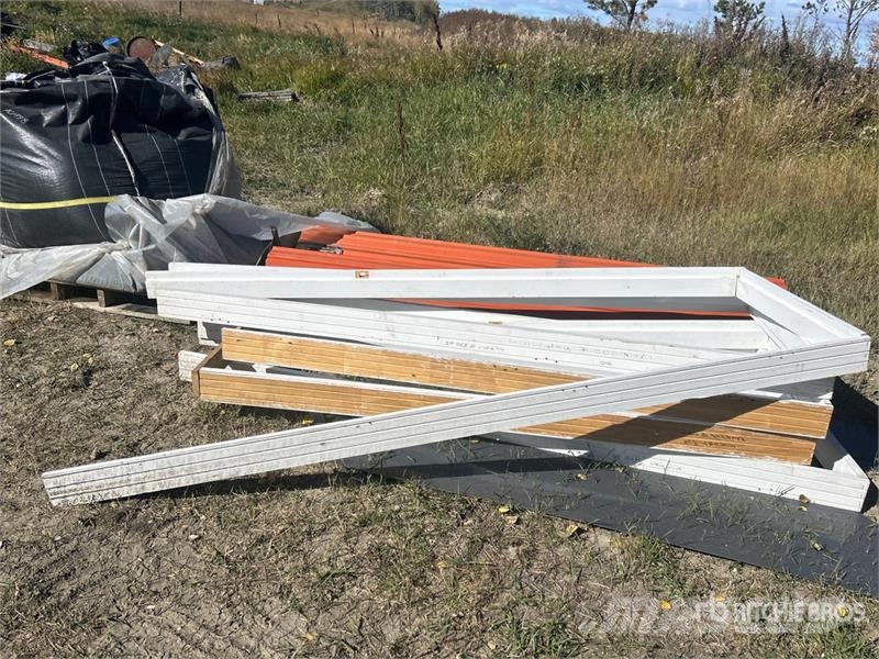 Quantity of (17) Roll-Up Sheet Doors, Wood & Glass Andre komponenter