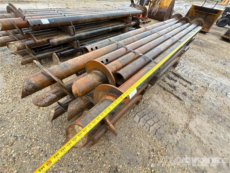  Quantity of (18) 5.5 in x 11 ft Screw Pilings Sonstige Baumaschinen
