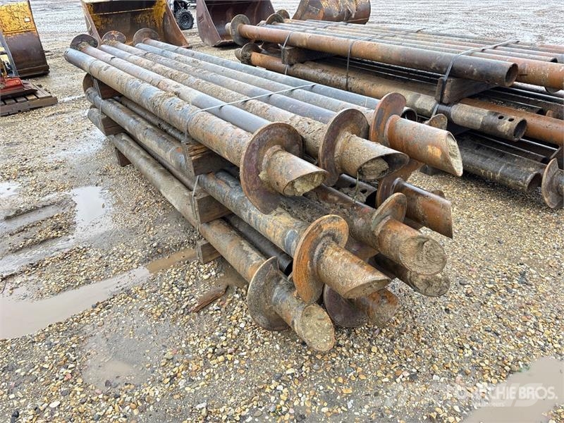 Quantity of (18) 5.5 in x 11 ft Screw Pilings Sonstige Baumaschinen