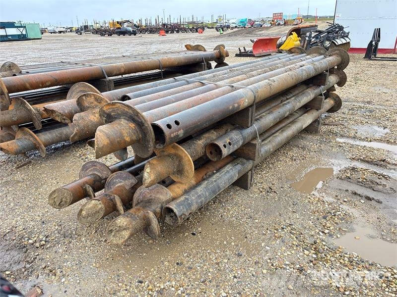 Quantity of (18) 5.5 in x 11 ft Screw Pilings Sonstige Baumaschinen