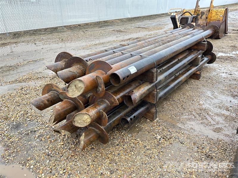 Quantity of (18) 5.5 in x 11 ft Screw Pilings Sonstige Baumaschinen