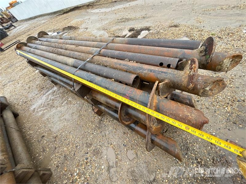 Quantity of (18) 5.5 in x 11 ft Screw Pilings Sonstige Baumaschinen