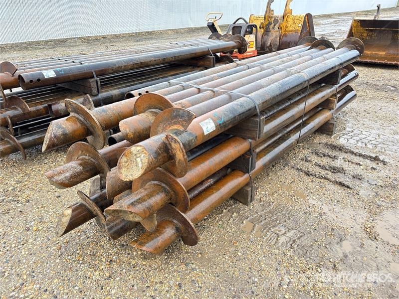  Quantity of (18) 5.5 in x 11 ft Screw Pilings Sonstige Baumaschinen