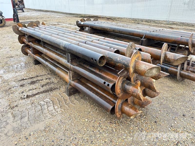 Quantity of (18) 5.5 in x 11 ft Screw Pilings Sonstige Baumaschinen