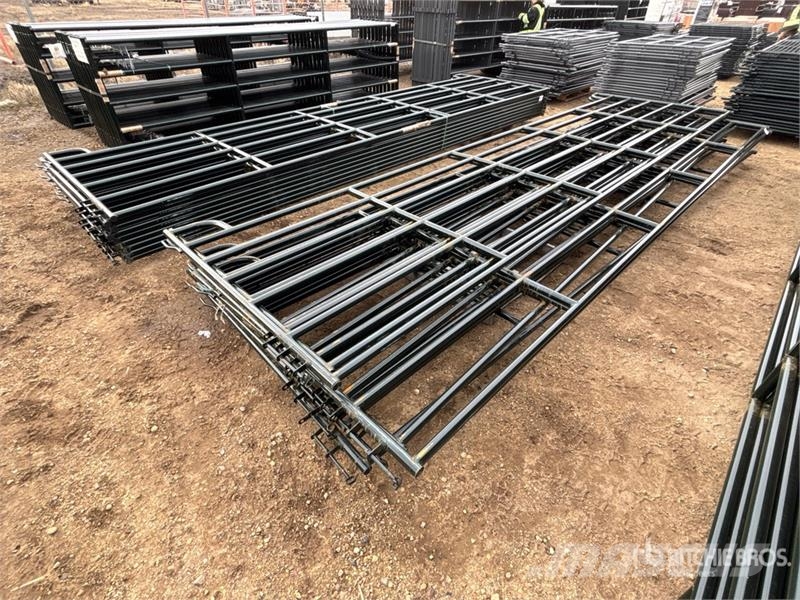  Quantity of (18)  BYT PNL200 5 Ft 6 In High 6 Rail Muut karjatalouskoneet ja lisävarusteet