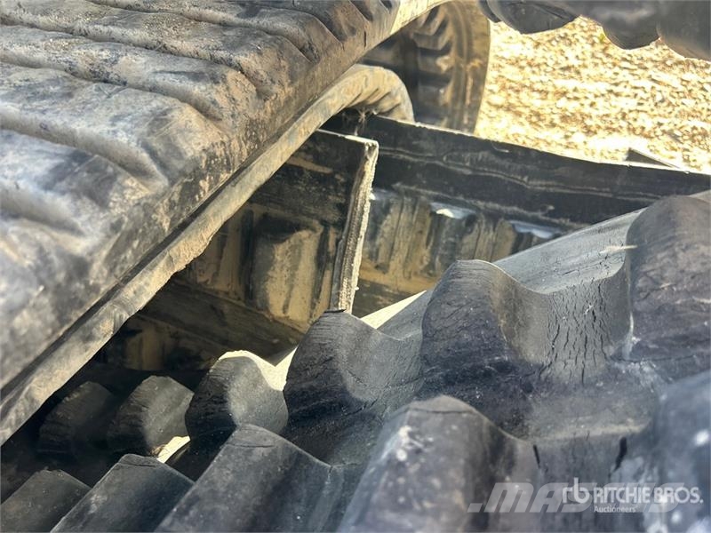 Quantity of 18in Wide Rubber Tracks Andre komponenter