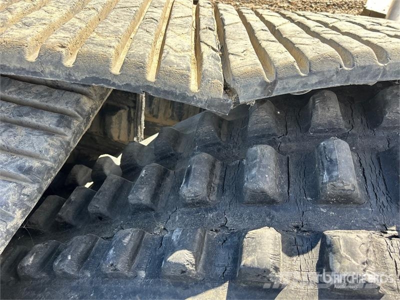 Quantity of 18in Wide Rubber Tracks Andre komponenter