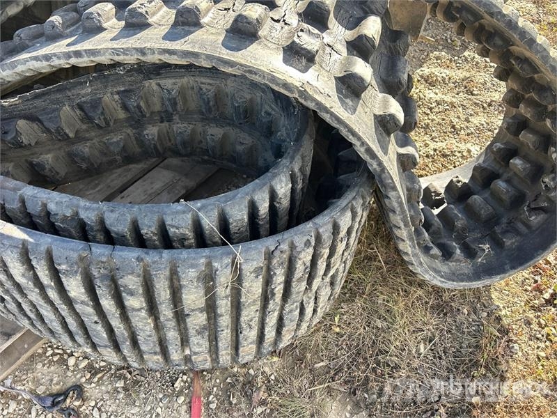Quantity of 18in Wide Rubber Tracks Andre komponenter