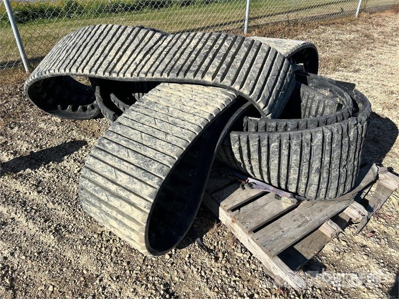 Quantity of 18in Wide Rubber Tracks Andre komponenter