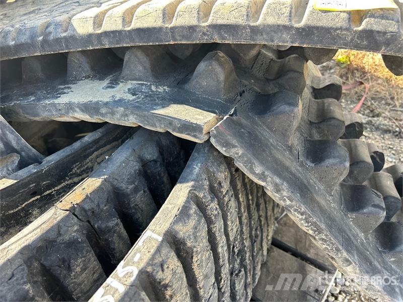 Quantity of 18in Wide Rubber Tracks Andre komponenter