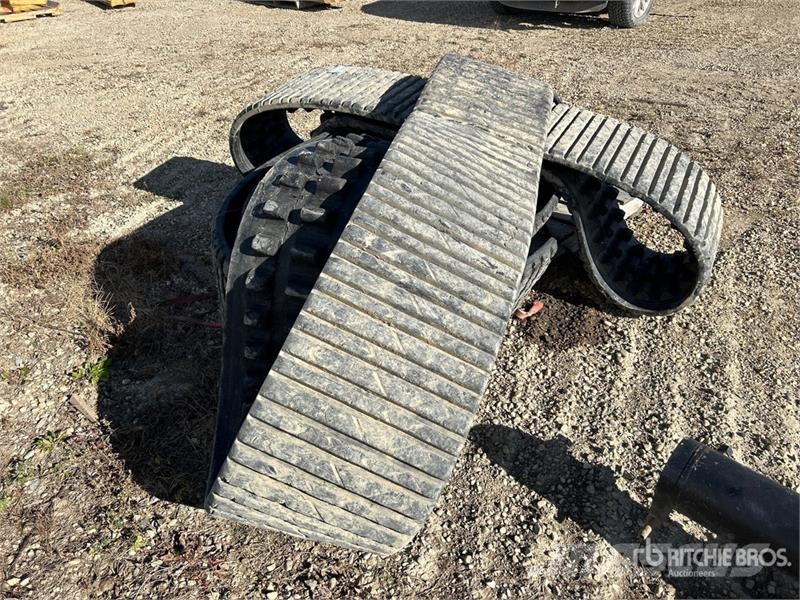 Quantity of 18in Wide Rubber Tracks Andre komponenter