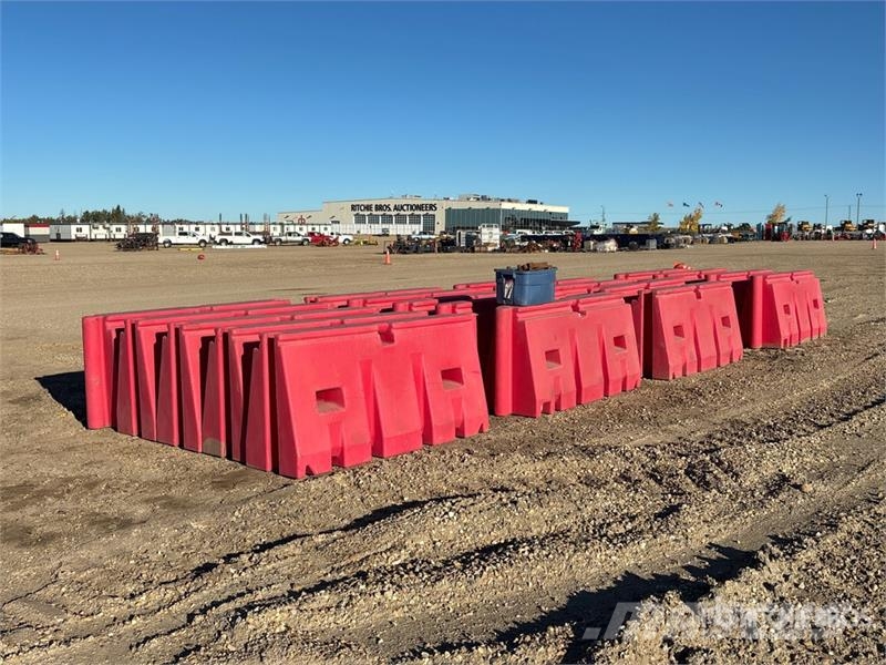 Quantity of (19) Berm Blocks Andre komponenter