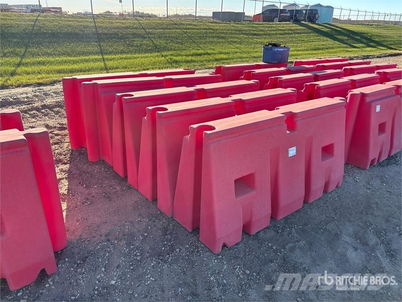 Quantity of (19) Berm Blocks Andre komponenter